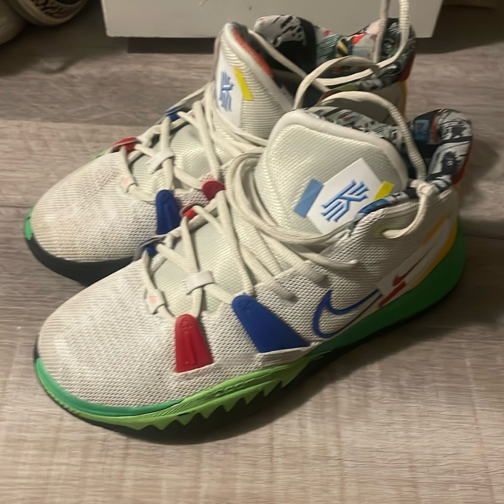 Kyrie Basketball Shoe
